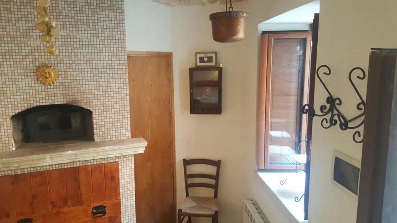 Scaccia Pensieri Villa Cerchio Buitenkant foto