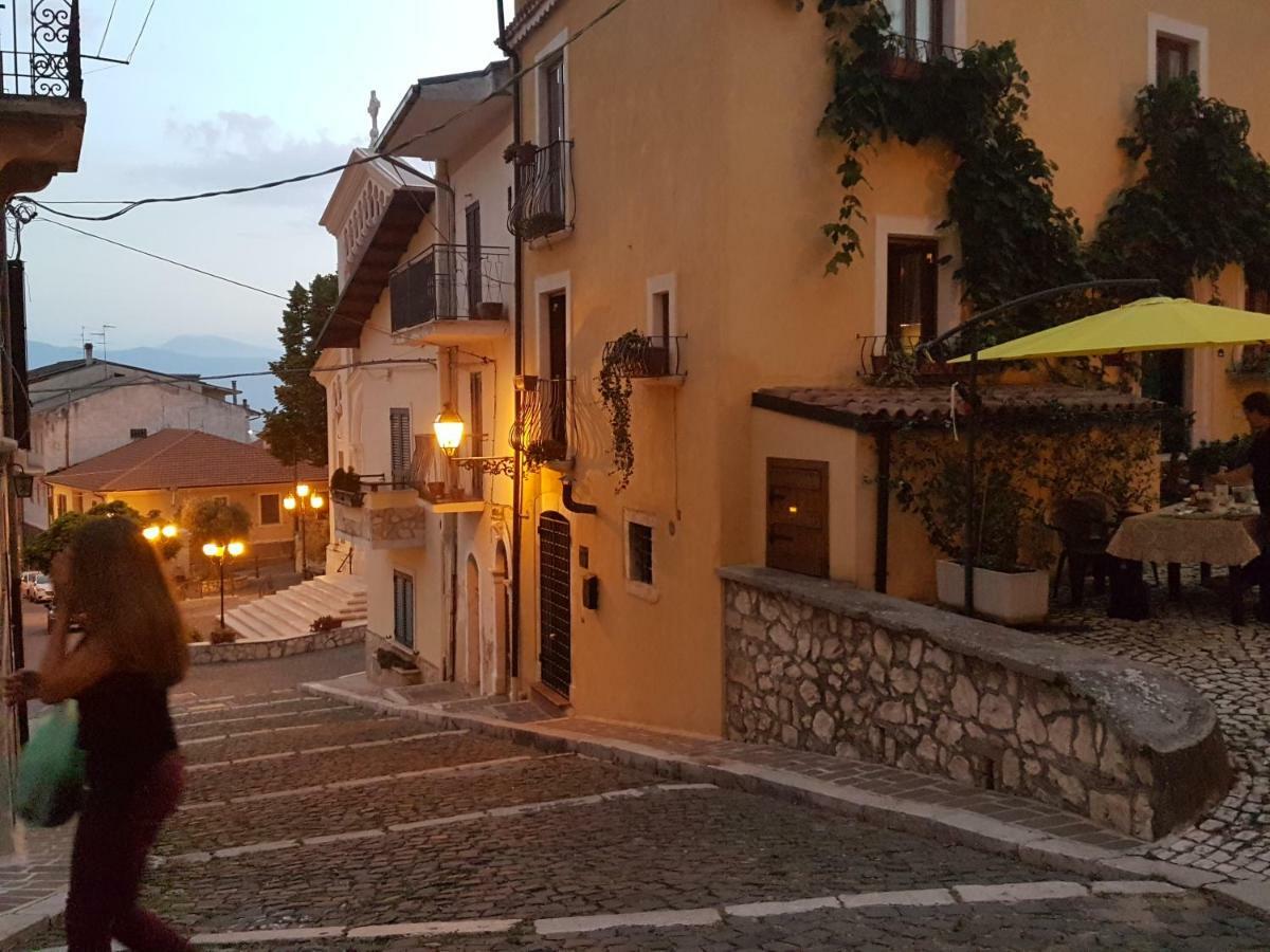 Scaccia Pensieri Villa Cerchio Buitenkant foto