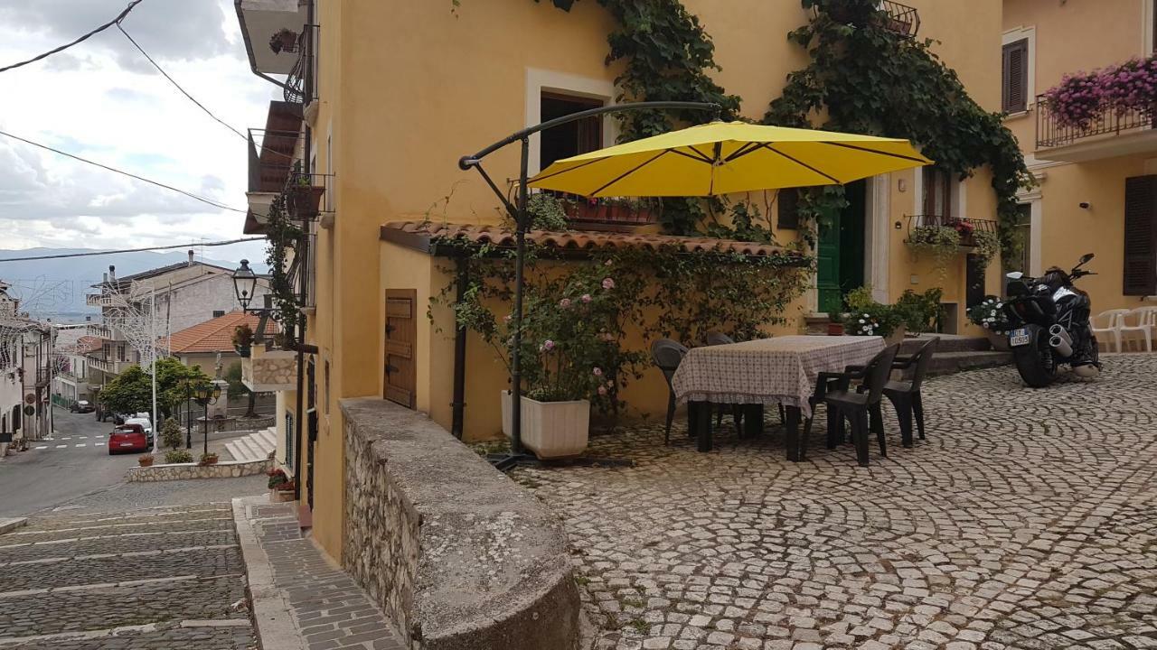 Scaccia Pensieri Villa Cerchio Buitenkant foto