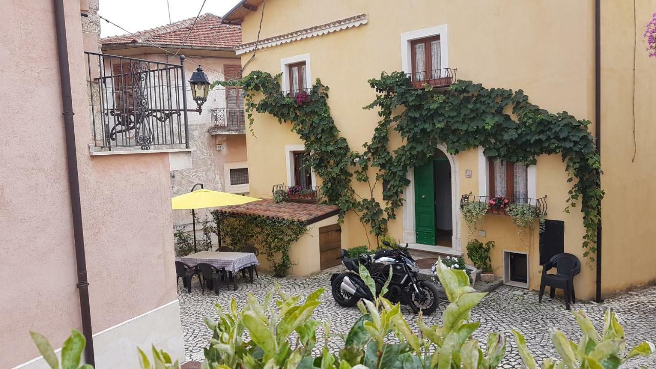 Scaccia Pensieri Villa Cerchio Buitenkant foto