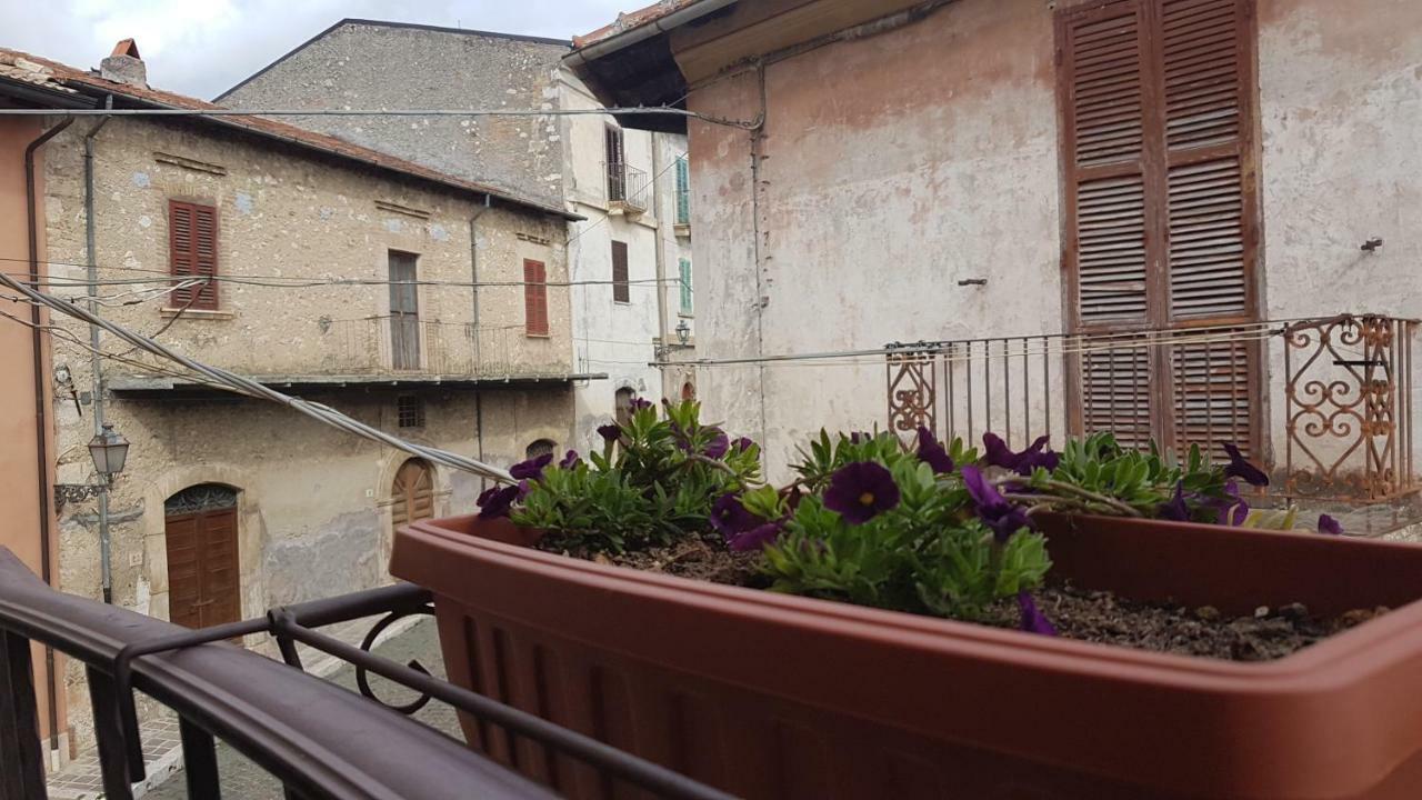 Scaccia Pensieri Villa Cerchio Buitenkant foto
