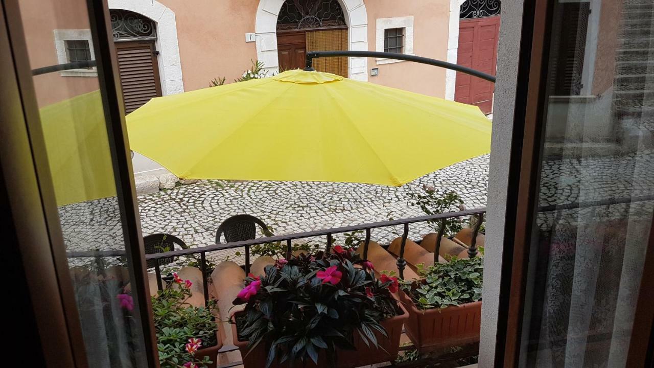 Scaccia Pensieri Villa Cerchio Buitenkant foto