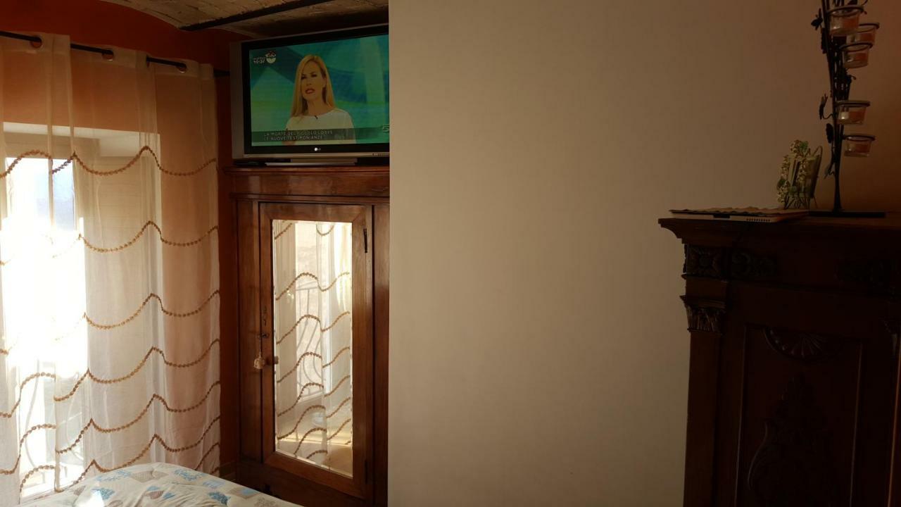 Scaccia Pensieri Villa Cerchio Buitenkant foto