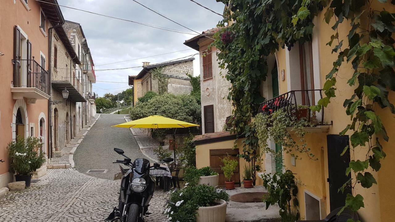 Scaccia Pensieri Villa Cerchio Buitenkant foto